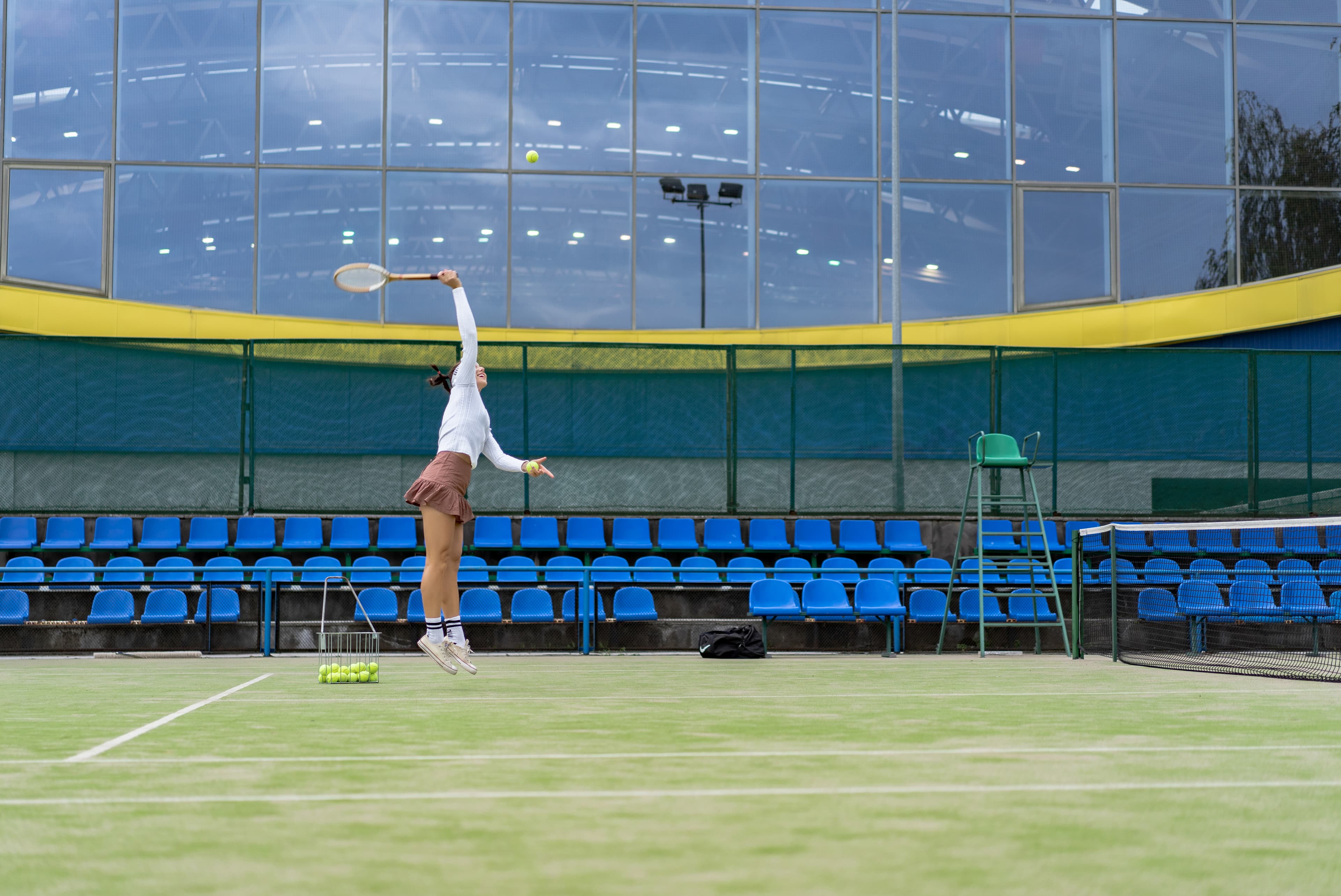 Profesyonel kortta özel tenis antrenmanı