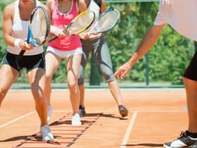 Toprak kortta grup tenis dersi